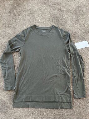 Athleta NWT Daily Long Sleeve